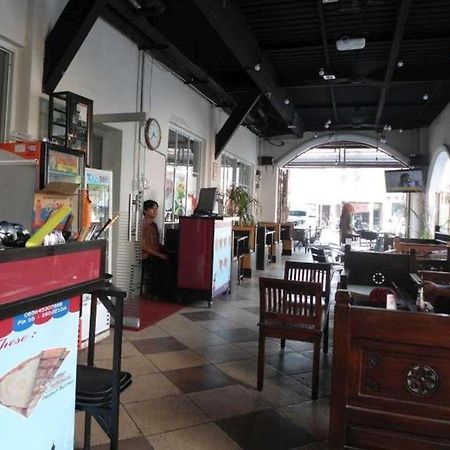 Vindhika Hotel Pengayoman Makasar Zewnętrze zdjęcie