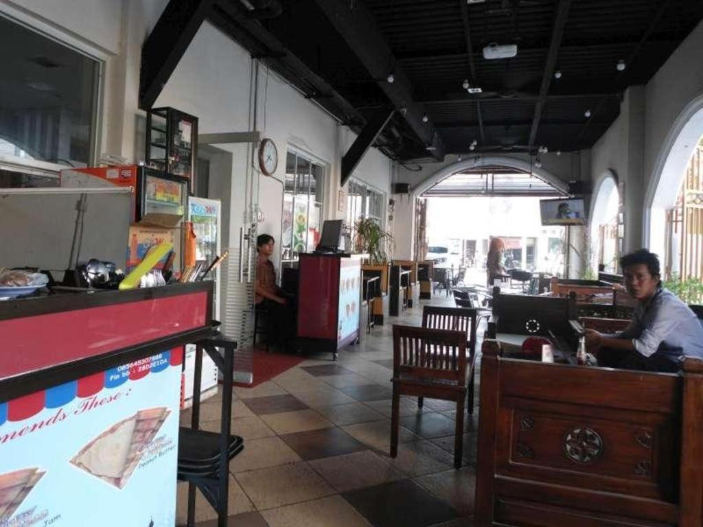 Vindhika Hotel Pengayoman Makasar Zewnętrze zdjęcie